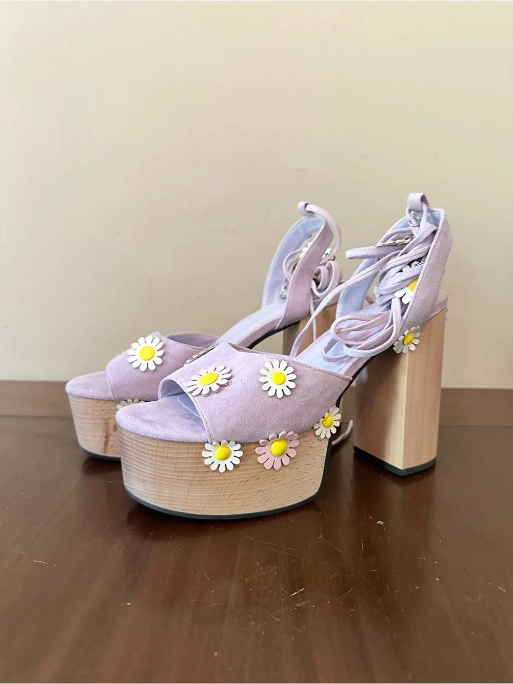 Sugar Thrillz Lilac Lace Up Platform Sandals with Daisy Appliqués, Sz 9